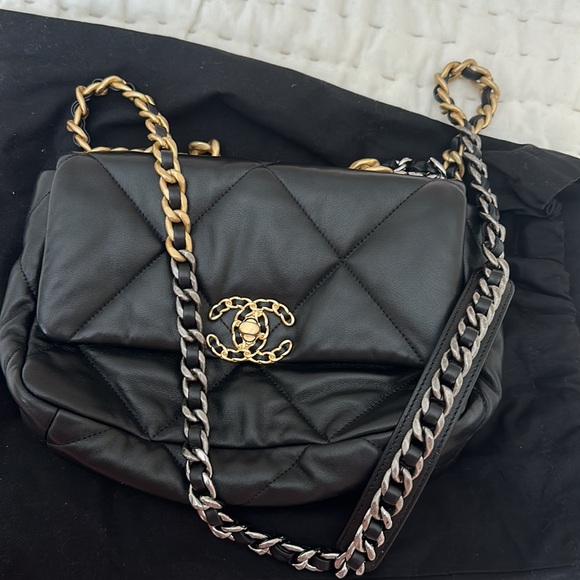 Chanel 19 handbag - Picture 13 of 15